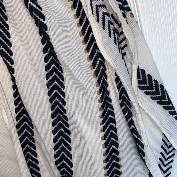 Universal Thread Kimono - Picture 2 of 3